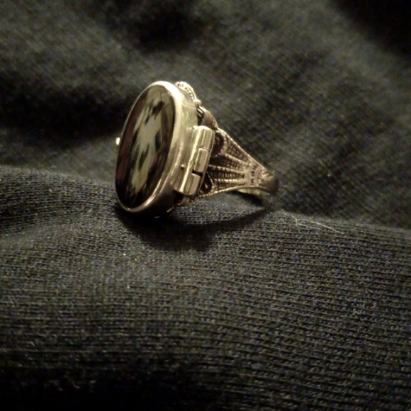 Vintage Onyx Poison ring - Picture 4 of 4